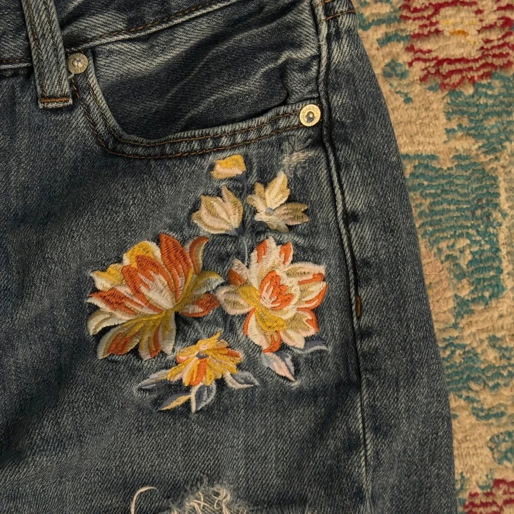 American Eagle Denim Shorts Womens 6 Blue Excellent Floral Embroidered Cut Off